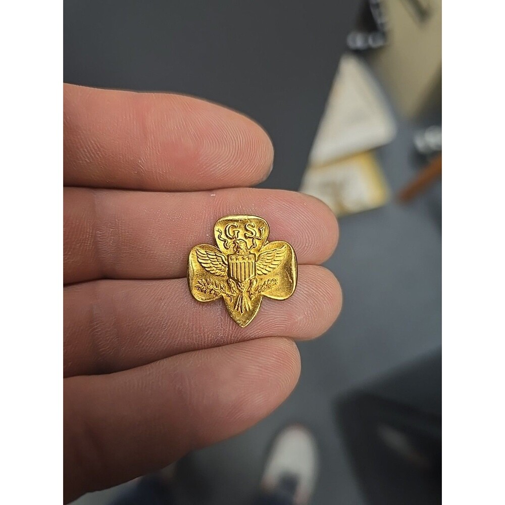 Vintage Girl Scouts GS Trefoil Eagle USA Membership Pin Brooch Gold Tone